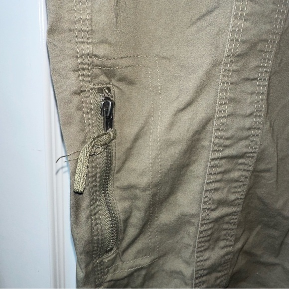 Style & Co. Women’s Olive Green Cargo Capris Size 18W - Picture 4 of 9